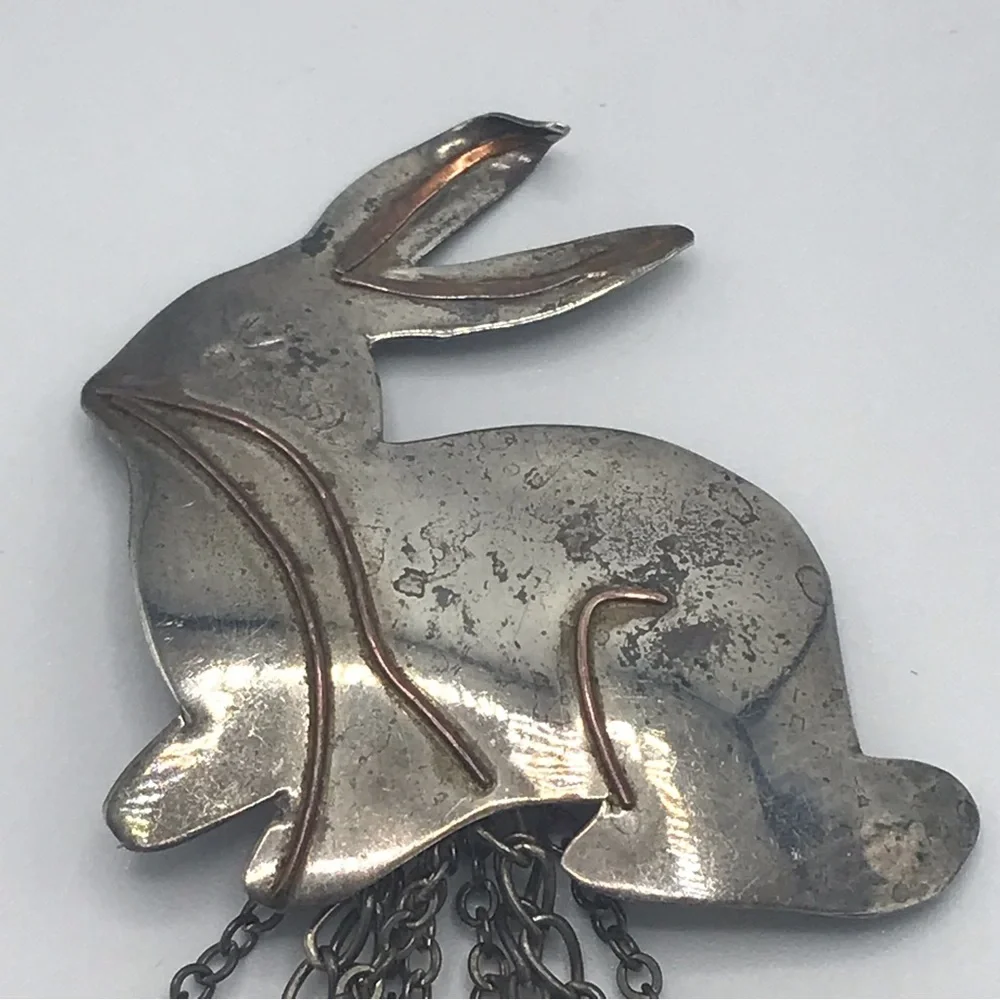 Bunny Rabbit Dangling Carrots Pin Brooch - Picture 3 of 10